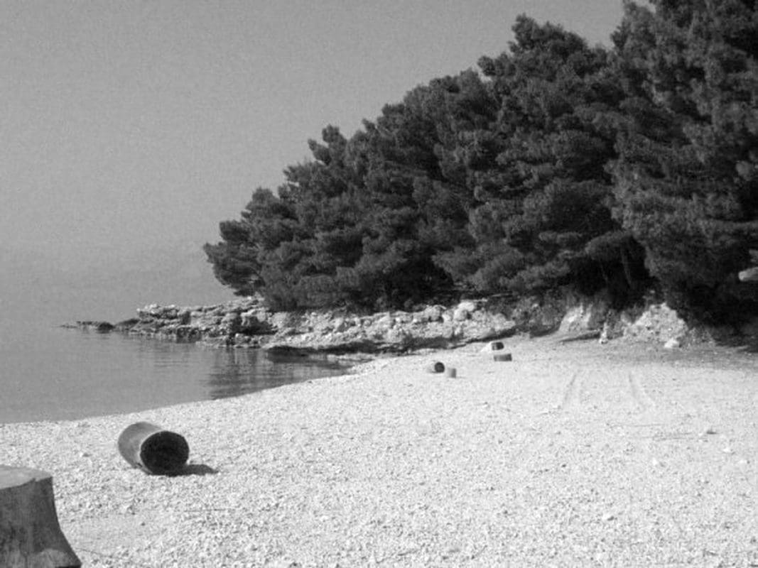 SLUČAJ PLAŽE U MAKARSKOJ UZOR Osejava: "Neka su nam laki valovi i živa sjećanja na život Makarske, uz bistro plavo more ispod gordog Biokova"