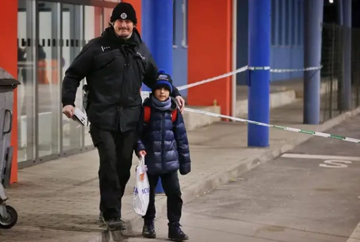Vrećica u ruci i broj na dlanu: Dječaka iz Ukrajine roditelji su poslali preko granice da se spasi