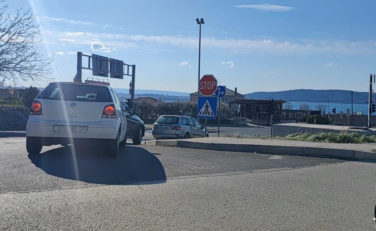NE RADE SEMAFORI KROZ KAŠTELA "Vozači, oprez. Povremeno se stvaraju gužve"