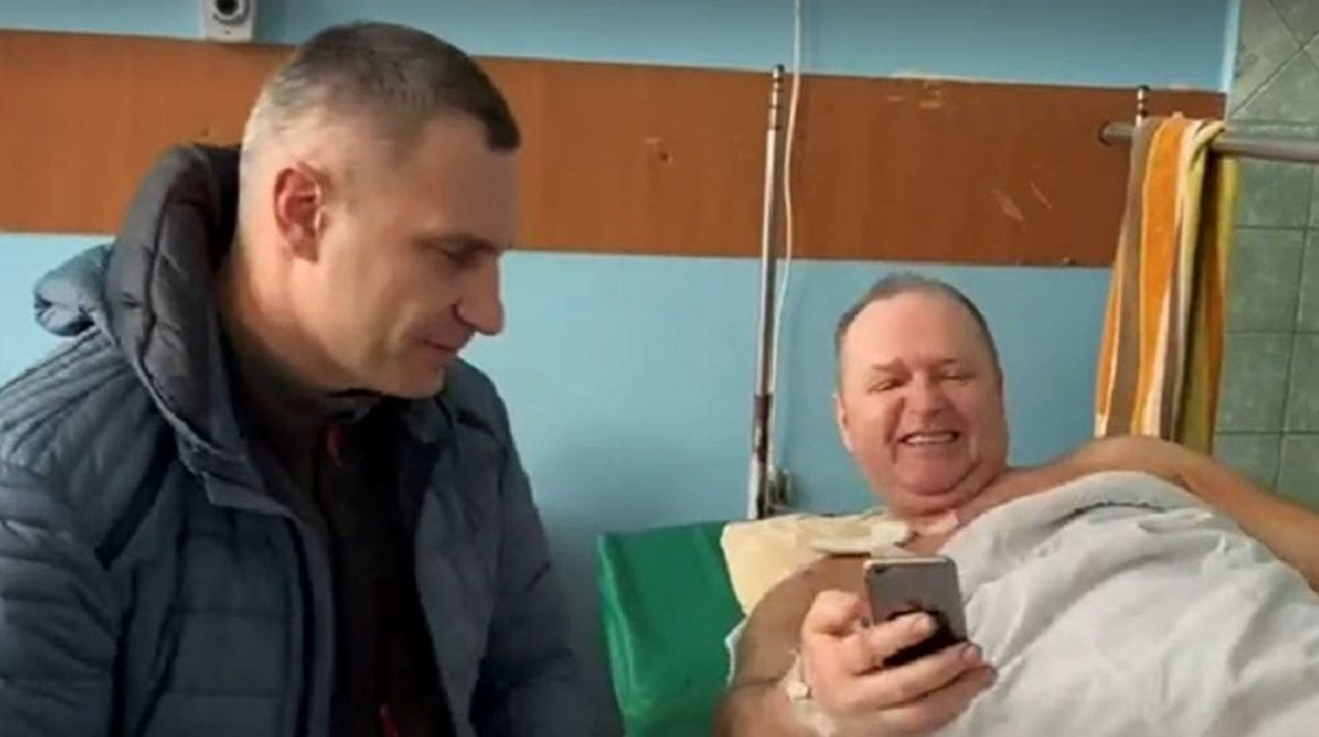 Kličko: Vozača hitne pogodili su geleri dok je spašavao pacijenta