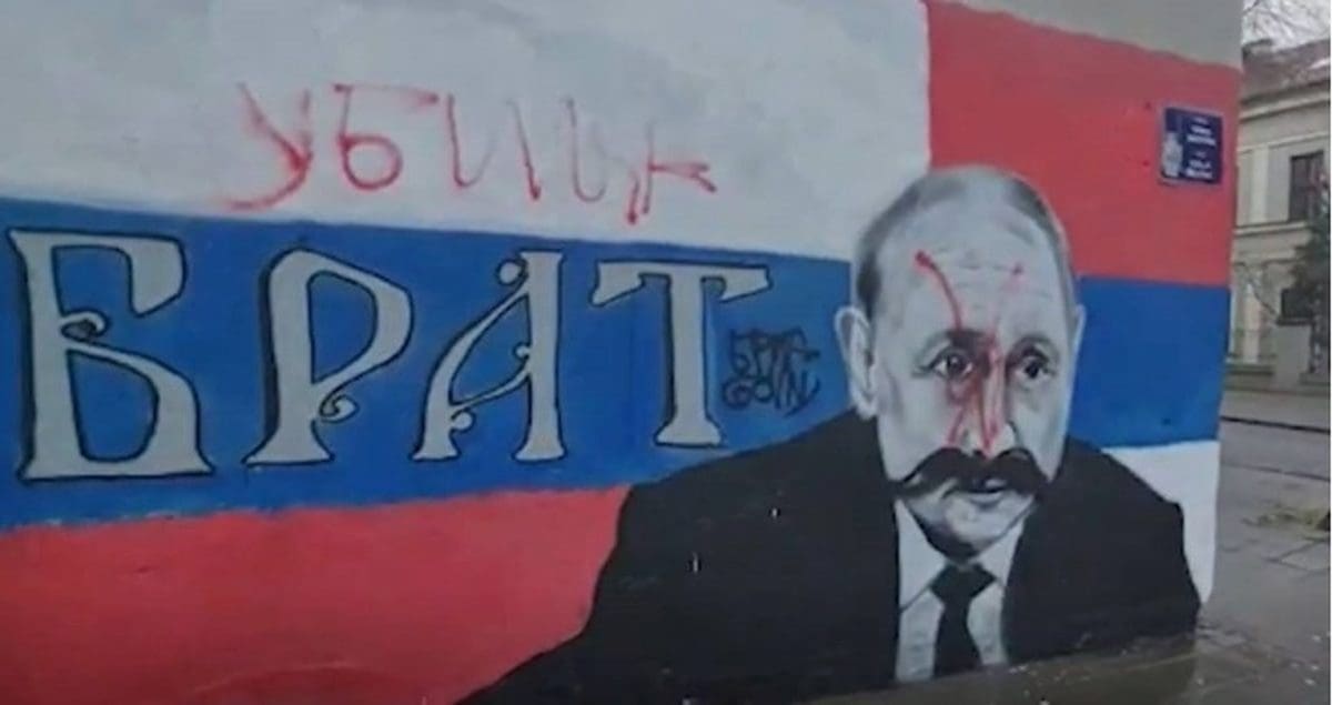 'DOBIO' BRKOVE Netko je u Beogradu pošarao novi Putinov mural