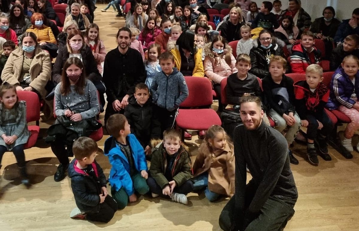 Kulturna poslastica za najmlađe u sklopu humanitarnog buvljaka ''Blatine-Škrape za Ukrajinu''