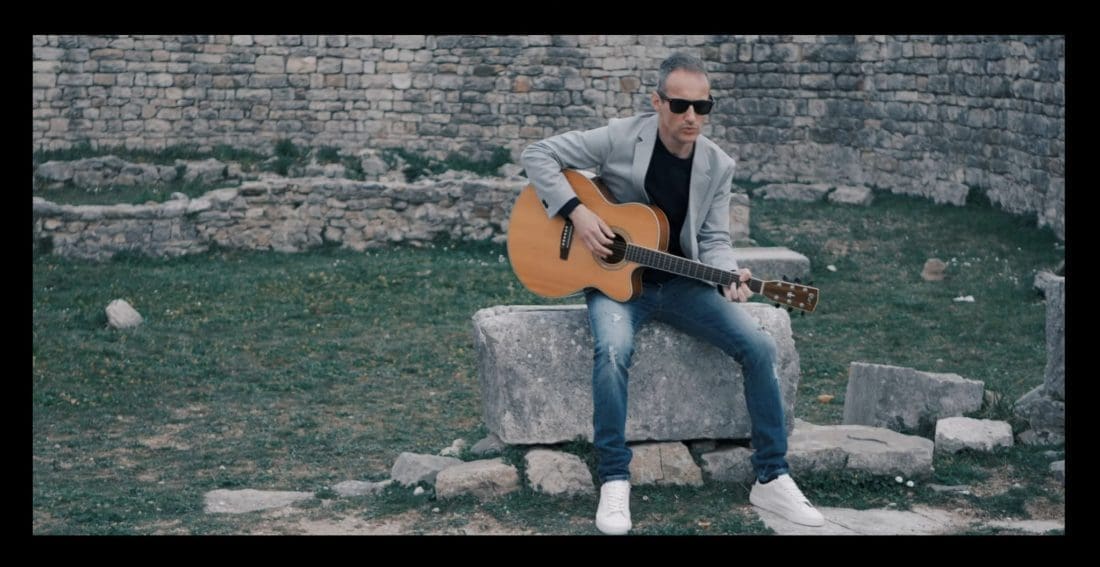 'SVE MI JE LIPO S TOBOM' Poslušajte novi hit poznatog splitskog kantautora Petra Radanovića