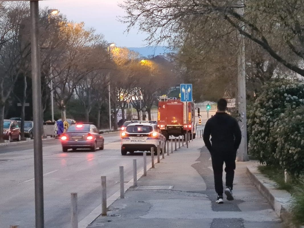 PLANULO U CENTRU SPLITA Vatrogasci pohitali na teren: Zadimile se elektroinstalacije