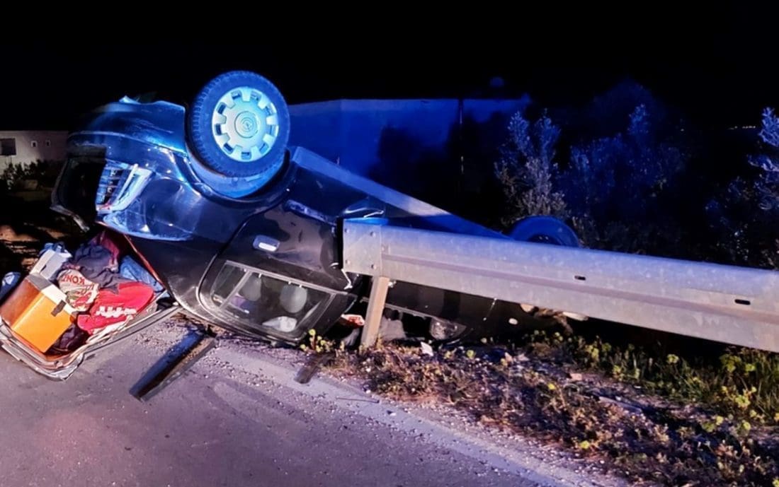 AUTOMOBIL SASVIM UNIŠTEN Vozilo na Braču završilo na krovu, na mjesto događaja pohitale sve žurne službe
