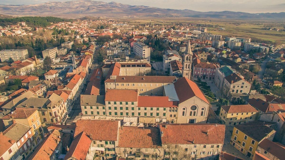 POSTANI I TI "TURIST U SVOM GRADU" Sinjani imaju priliku upoznati svoj grad uz turističke vodiče