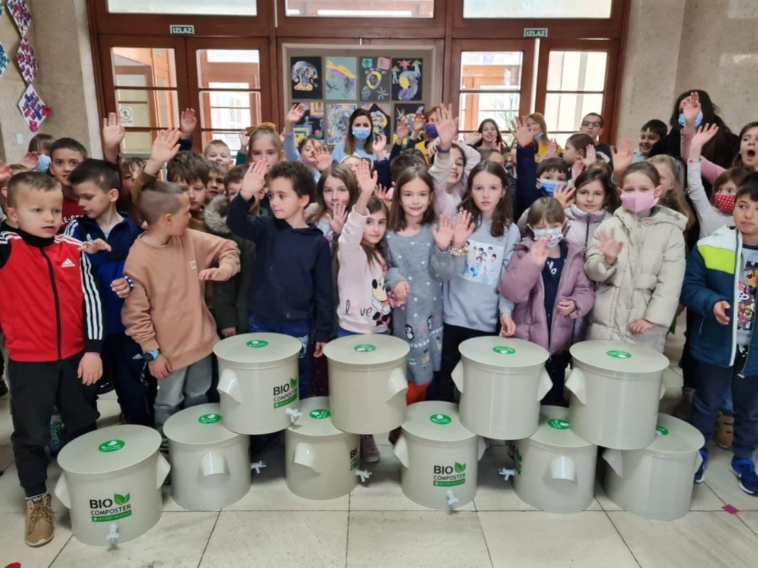 KAD SE MALE RUKE SLOŽE Splitski mališani od gradske Čistoće dobili deset malih kompostera: "Planiraju napraviti mali vrt"