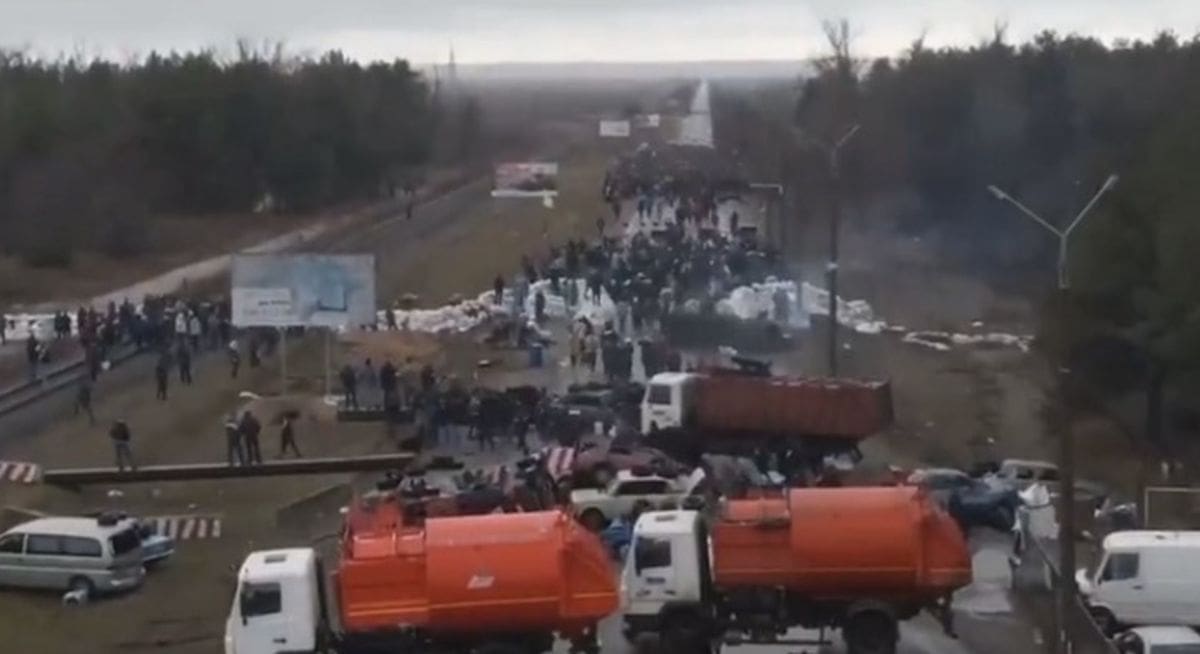 Nenaoružani Ukrajinci blokiraju ulaz u grad u kojem je najveća nuklearka u Europi