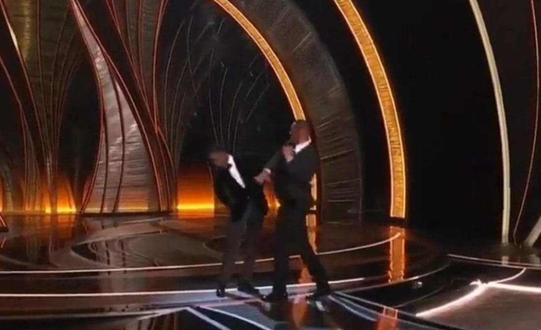 Skandal na Oscarima: Will Smith usred prijenosa udario Chrisa Rocka