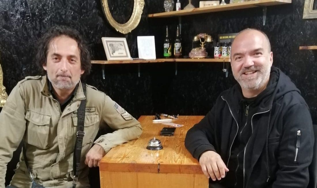 PRISJETIO SE ZANIMLJIVIH GLAZBENIH TRENUTAKA Splitski glazbenik Edin Đelilović Đele gostovao u splitskom PodKaST-u: "Johnnyja sam upoznao kada je Azra imala koncert u solinskoj Gradini"