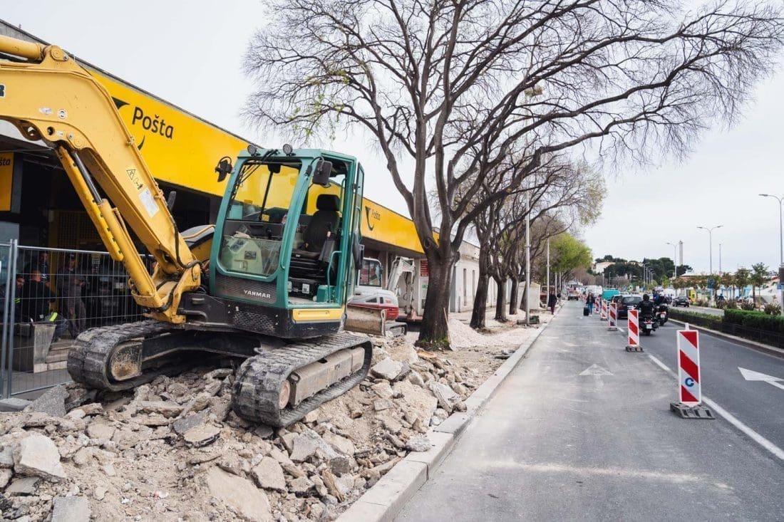 SPLITSKA POVJERENICA ODLUČILA Na Istočnoj obali ipak asfalt na nogostupu "gradske strane" Obale kneza Domagoja