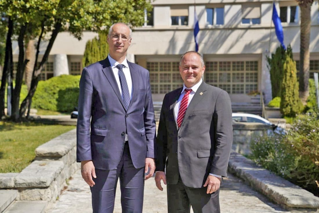 PULJAK I KUZMANIĆ STALI PRED MEDIJE, PROZVALI VLADU "Ovo mišljenje ministarstva je direktni utjecaj Plenkovića na izbore u Splitu"