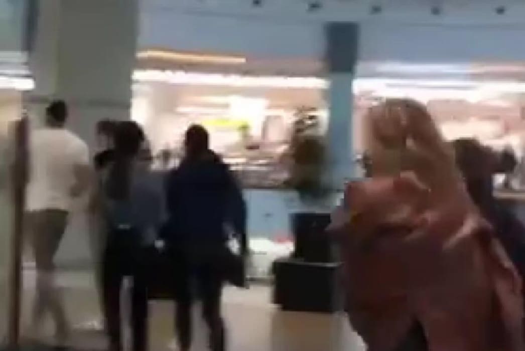 VIDEO Ovo je trenutak kada su kupcima poručili da moraju napustiti Arena Centar