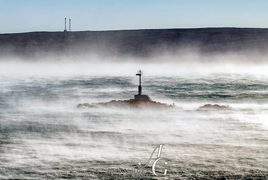 PROBLEMI U PROMETU Brojna ograničenja na cestama, u prekidu brodske, trajektne i katamaranske linije