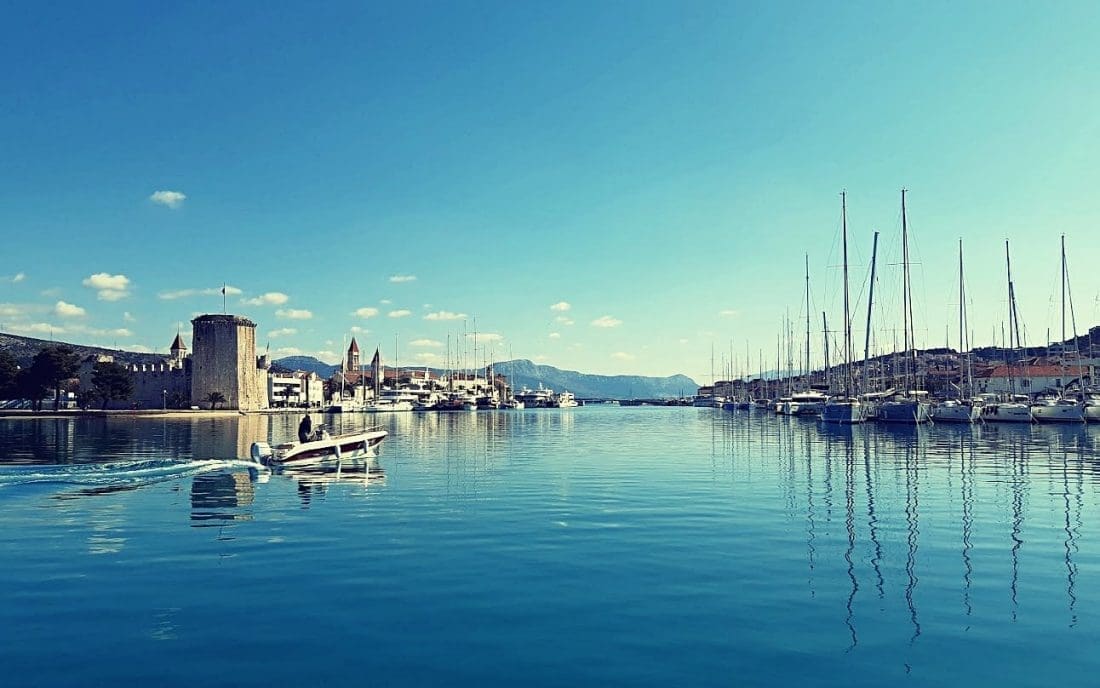 TURA ZA GRAĐANE Razvoj trogirskog predgrađa na otoku Čiovo