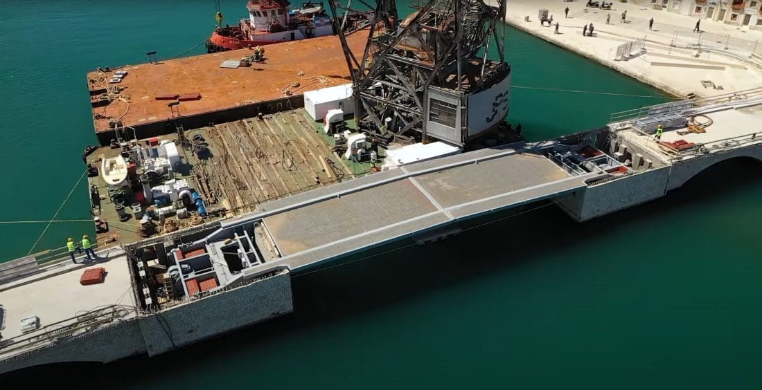 POGLED IZ ZRAKA Ovako je izgledalo vraćanje obnovljene čelične konstrukcije starog Čiovskog mosta