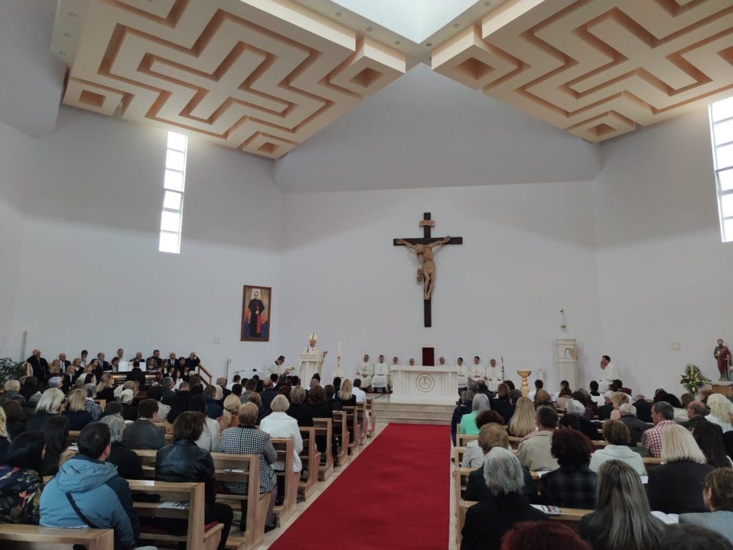 FOTO Posvećena crkva Svetog Pavla apostola na Pujankama