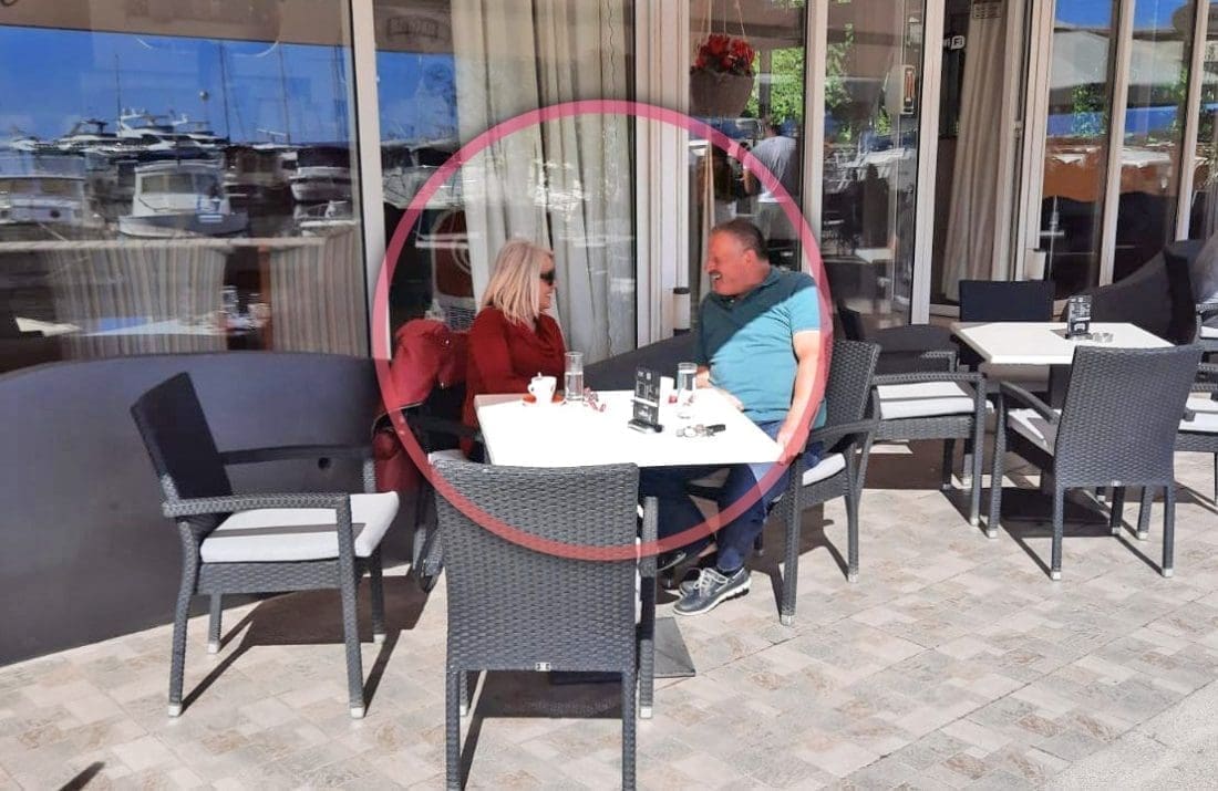 Darija i Nedjeljko "uhvaćeni" u ugostiteljskom objektu na Zenti, nasmijani od uha do uha