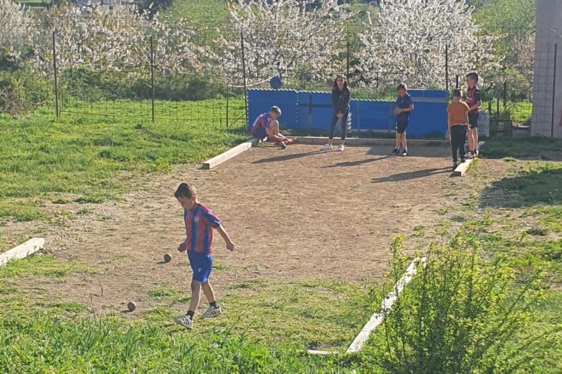 Djeca sama napravila teren za balote u srcu Poljica