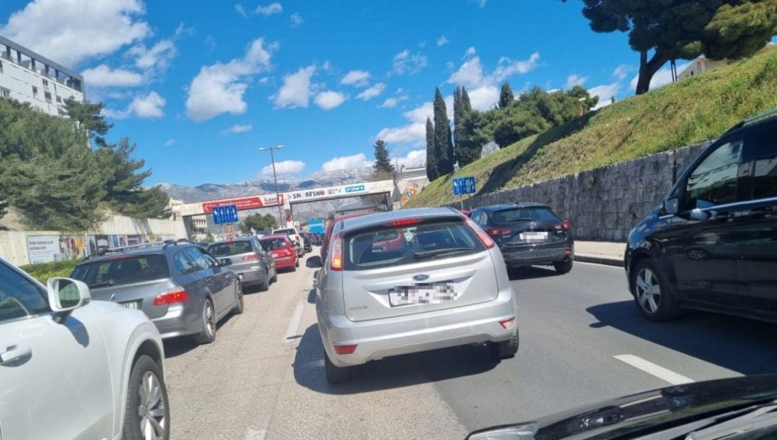 KAMO ĆE SVI? Ogromna gužva na izlazu iz grada, Poljičkom se ide - puževom brzinom