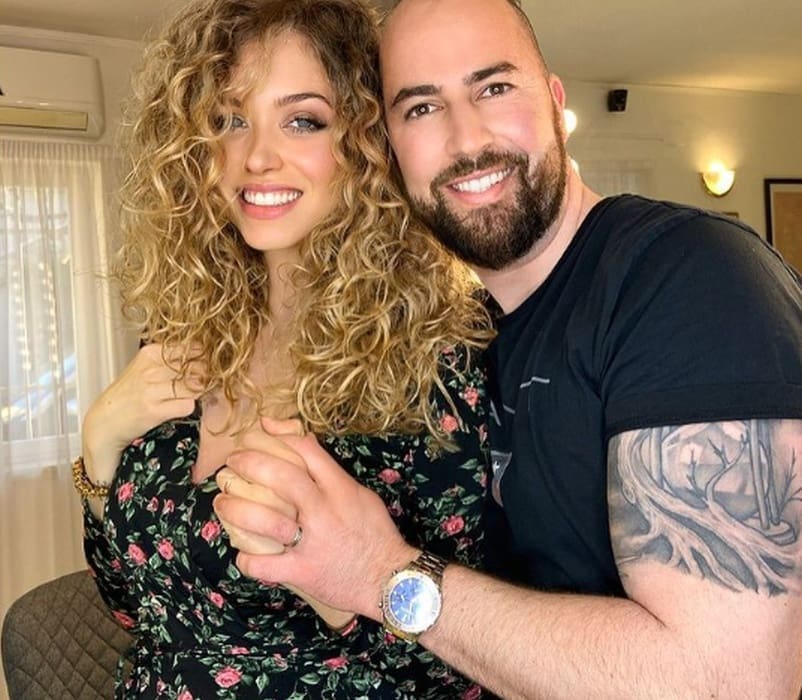 Hana u zagrljaju frizera: "U moru plastike prekrasno je vidjeti prirodnu, lijepu ženu"