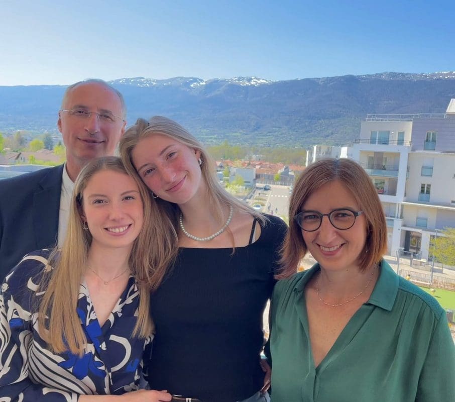 Puljak u krugu obitelji: "Od srca vam želim sretan i blagoslovljen Uskrs, ispunjen mirom, radošću i zajedništvom"