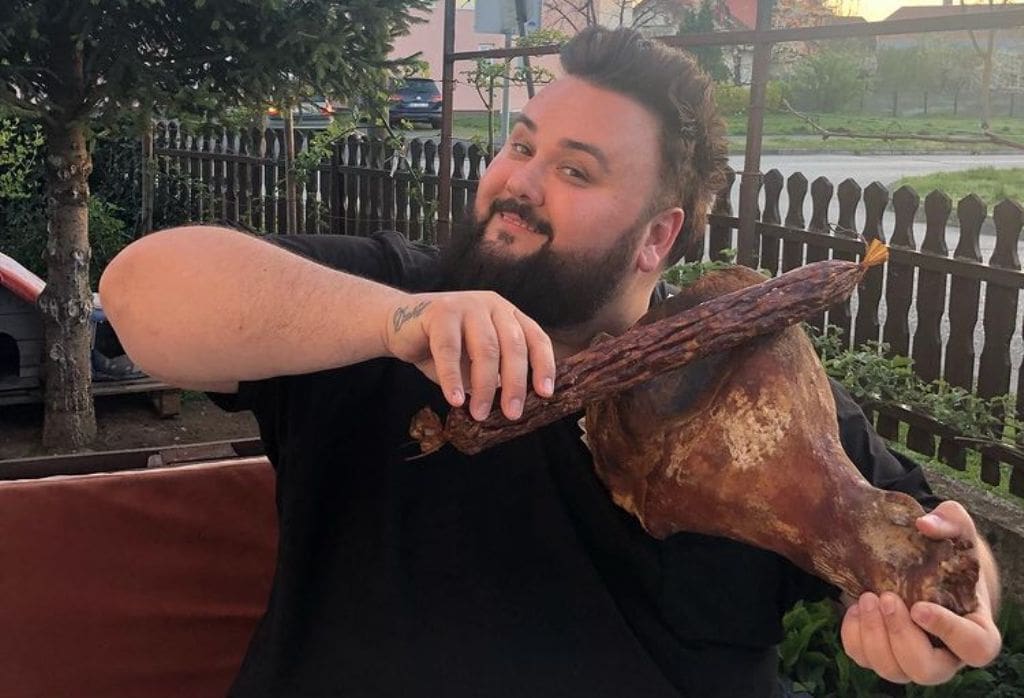 "ŠUNKICA JE STIGLA" Jacques čestitao Uskrs pa zasvirao s pršutom i kobasicom: "Glazba može početi!"