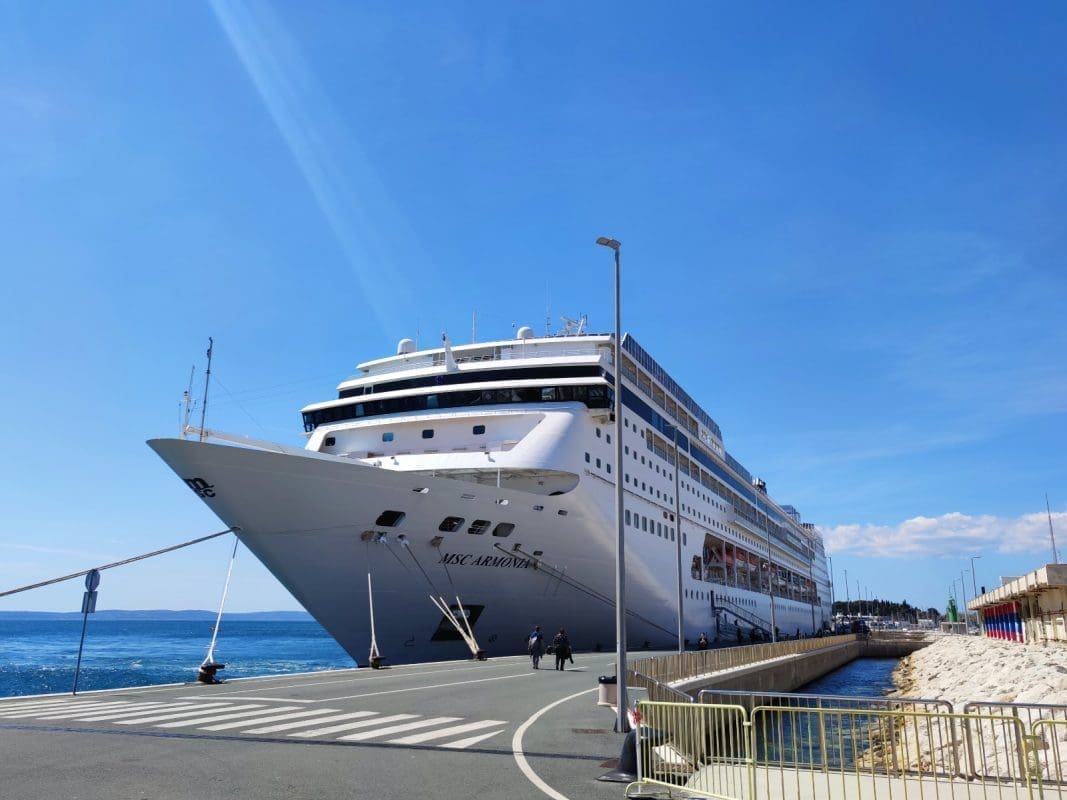 GOLEMI MOĆNI KRUZER MAMI OČI SPLIĆANA Prvi put je došao u grad, prava je atrakcija: "Danas počinjemo staro-normalno"