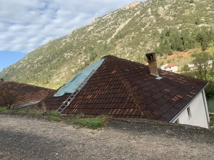 STRAVIČNI PRIZORI Djevojka stradala u potresu: Ovo je kuća na koju je pala stijena