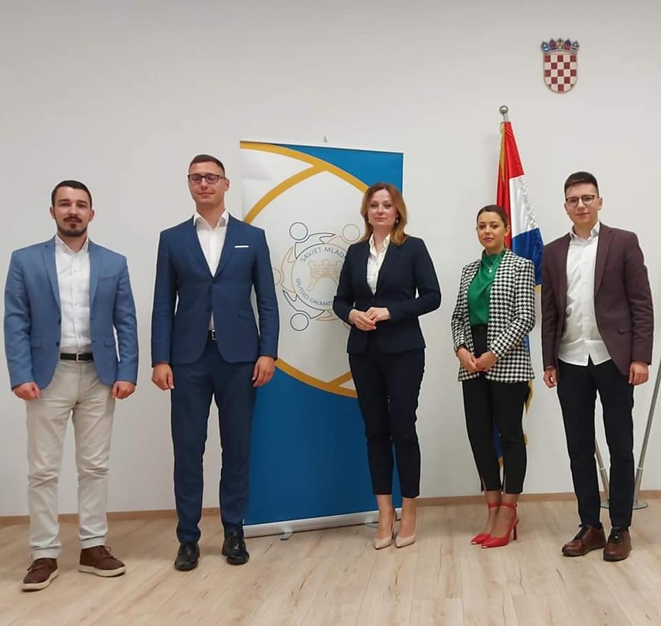 Imotski: Savjet mladih Splitsko-dalmatinske Županije održao okrugli stol o demografskim politikama