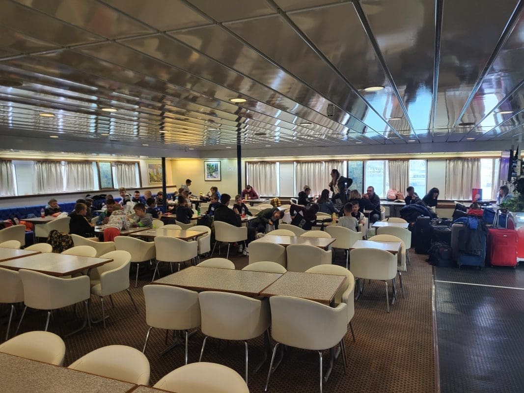 NOGOMETNI TURNIR NA VISU NK Čaporice Trilj sudjeluje s 38 dječaka i pet trenera: "Hvala roditeljima koji su pružili podršku i povjerenje klubu"