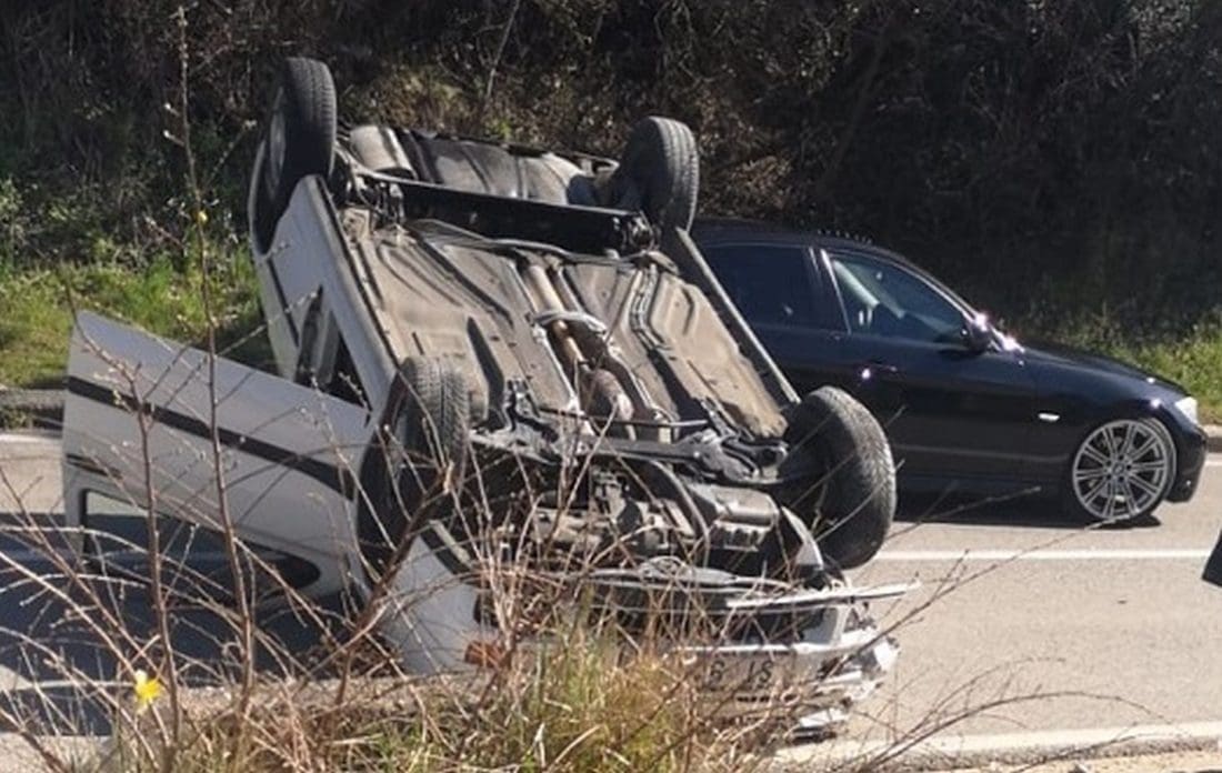 PROMETNA U ZAGORI Automobil završio prevrnut na krov