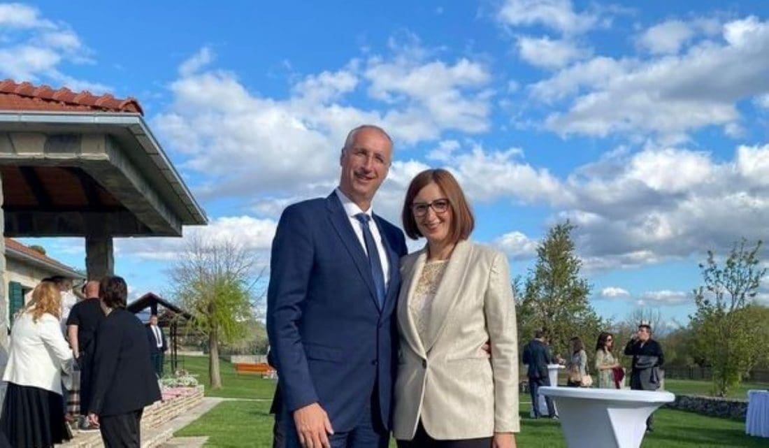 SVADBENO SLAVLJE Oženio se gradski vijećnik. Među uzvanicima je i bračni par Puljak