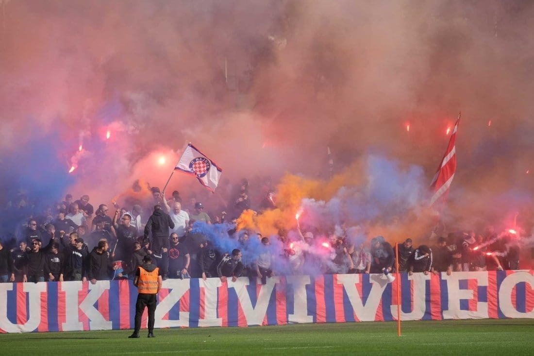 SPEKTAKL NA TRENINGU Pogledajte atmosferu koju je igračima priredila Torcida!