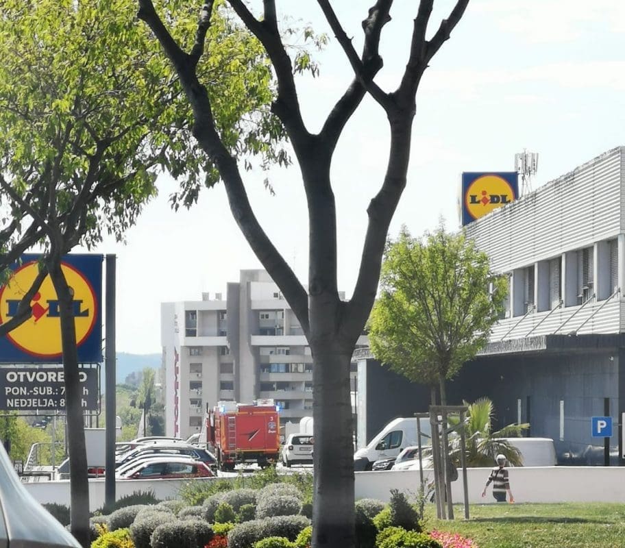 (NE)OBIČNA INTERVENCIJA Vatrogasci intervenirali kod Lidla na Poljičkoj