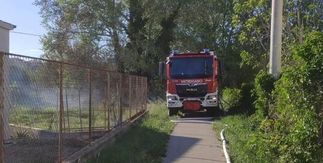 POŽAR U STOBREČU Jedanaest vatrogasaca se borilo s vatrom