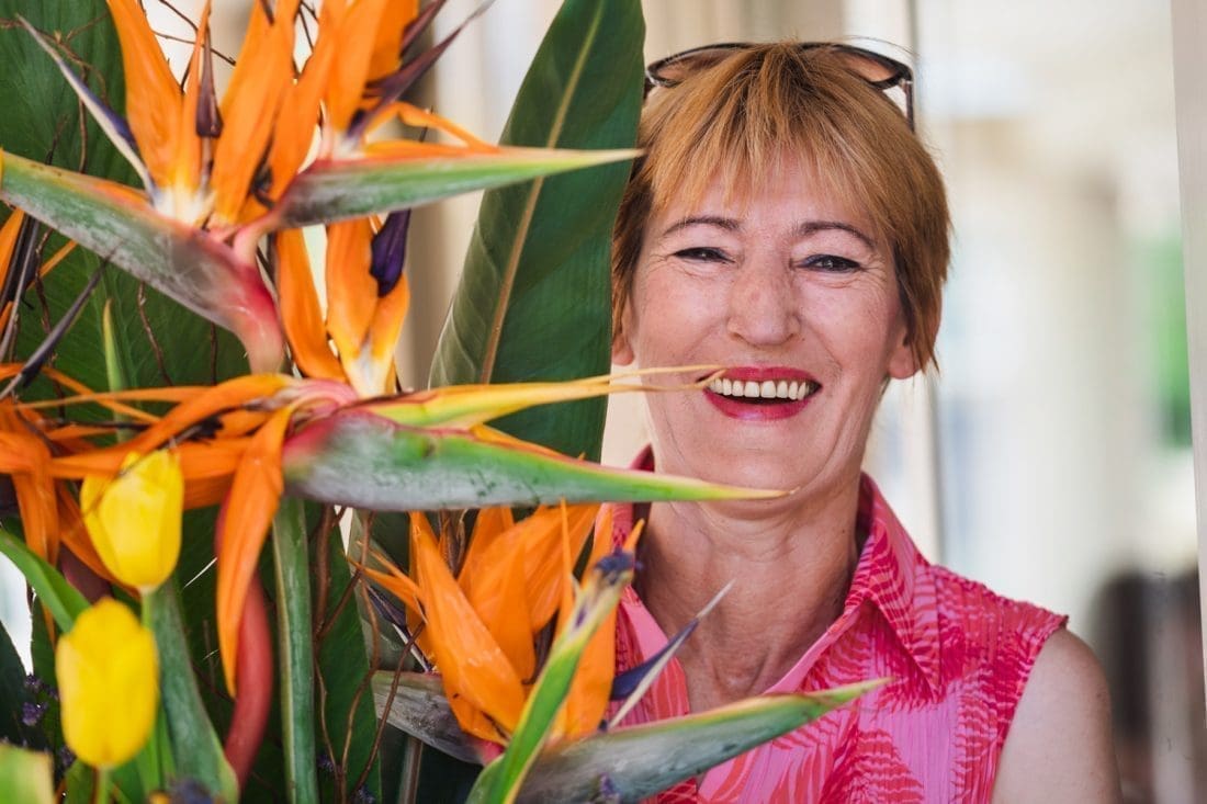 SPLITSKA KONOBARICA KOJU ČITA CIJELA REGIJA Kata Mijić simbol je Žbirca, izdala je 230 ljubavnih romana: "Meni je zanimanje konobara san od djetinjstva, kao i pisanje"