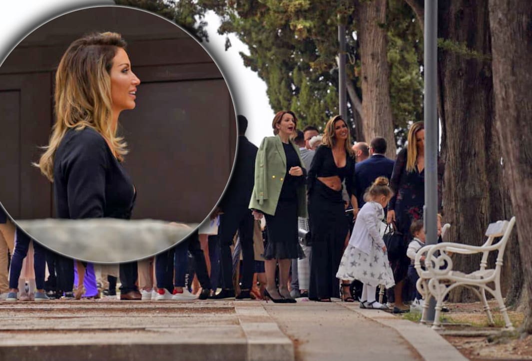 ZASJENILA GOSTE NA LIVAJINOM VJENČANJU Splitska glumica hrabrim odjevnim odabirom privlačila poglede okupljenih