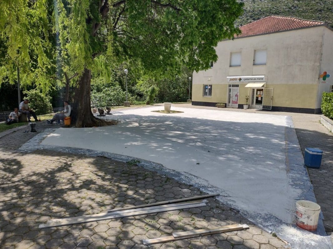 NOVO LICE ISTOČNOG SPLITSKOG PREDGRAĐA Bijeli brački kamen zaobići će Baštu u Žrnovnici: Ispod krošnji - betonske klupe i nova dekorativna rasvjeta