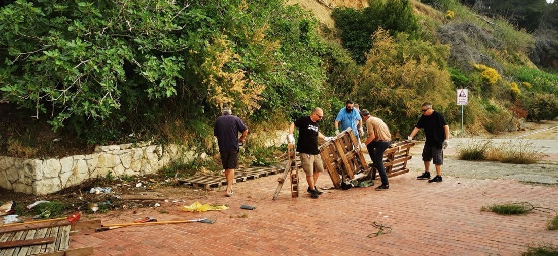 HVALEVRIJEDNA AKCIJA U SPLITU Volonteri Udruge Eko Duilovo očistili plažu: "Pozivamo vlasnike četveronožnih ljubimaca da kupe za njima"