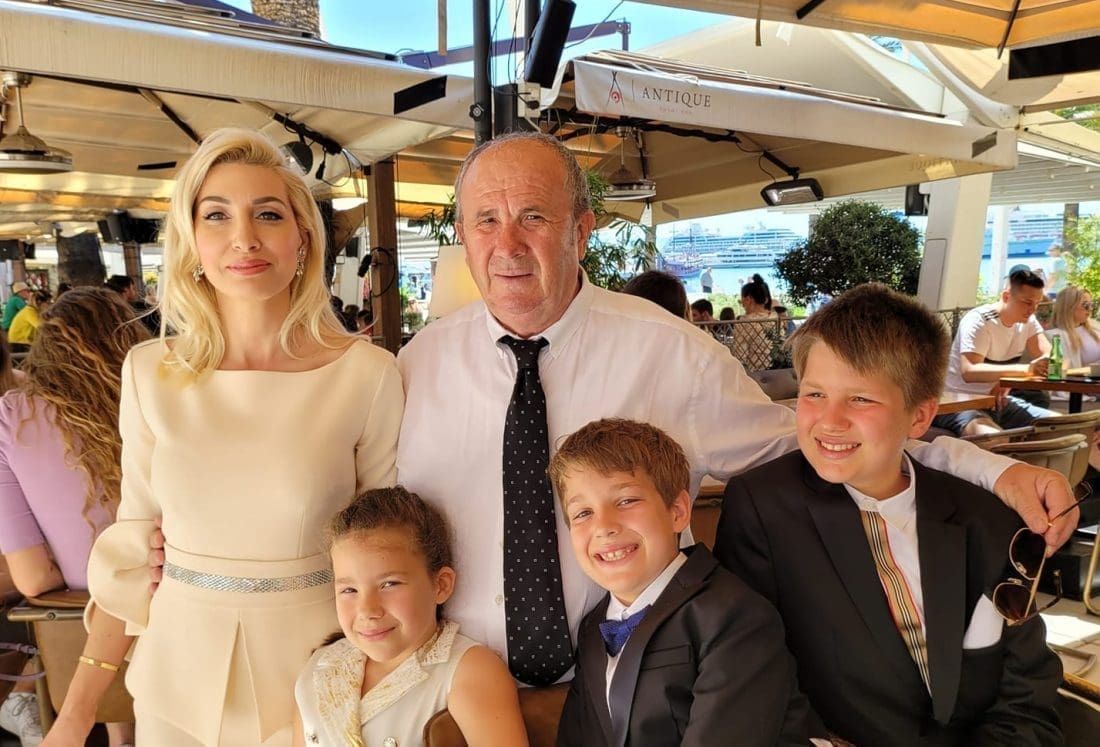 KERUM SE POHVALIO OBITELJSKOM FOTOGRAFIJOM "Danas je moj sin Zvonimir primio sakrament svete pričesti"