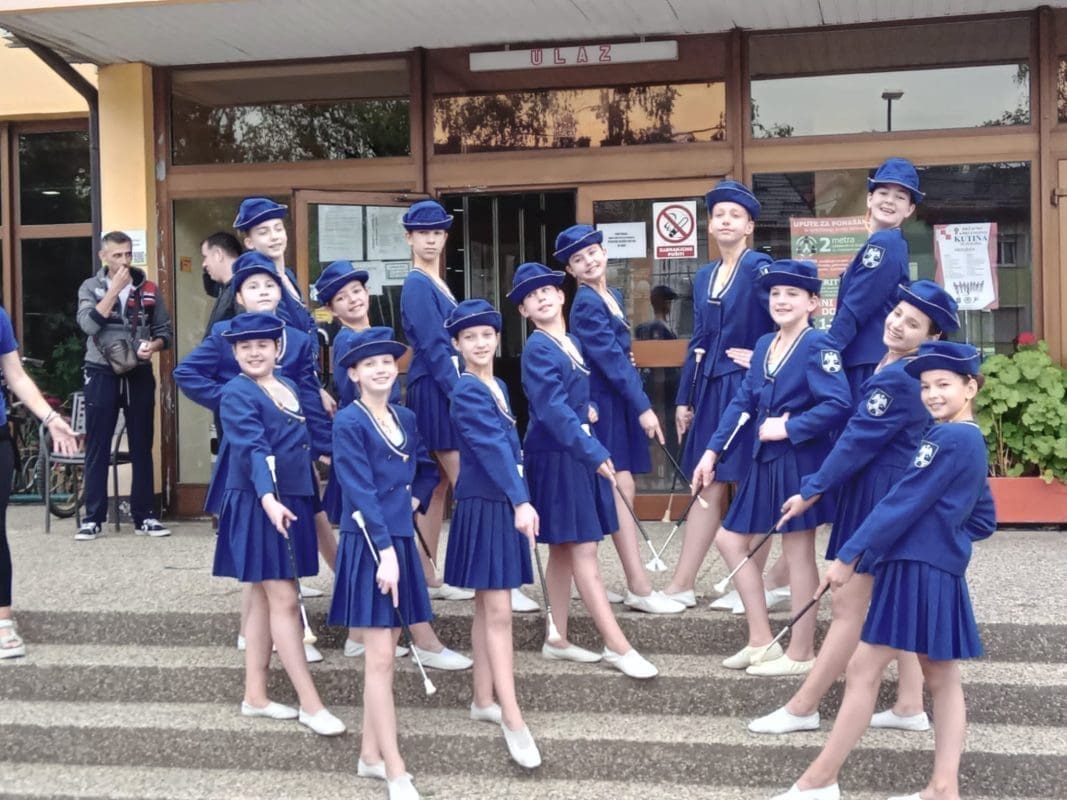 TRILJSKE MAŽORETKINJE ZLATNE U KUTINI U sedam disciplina osvojile su: 2 zlatne, 1 srebrnu i 4 brončane medalje