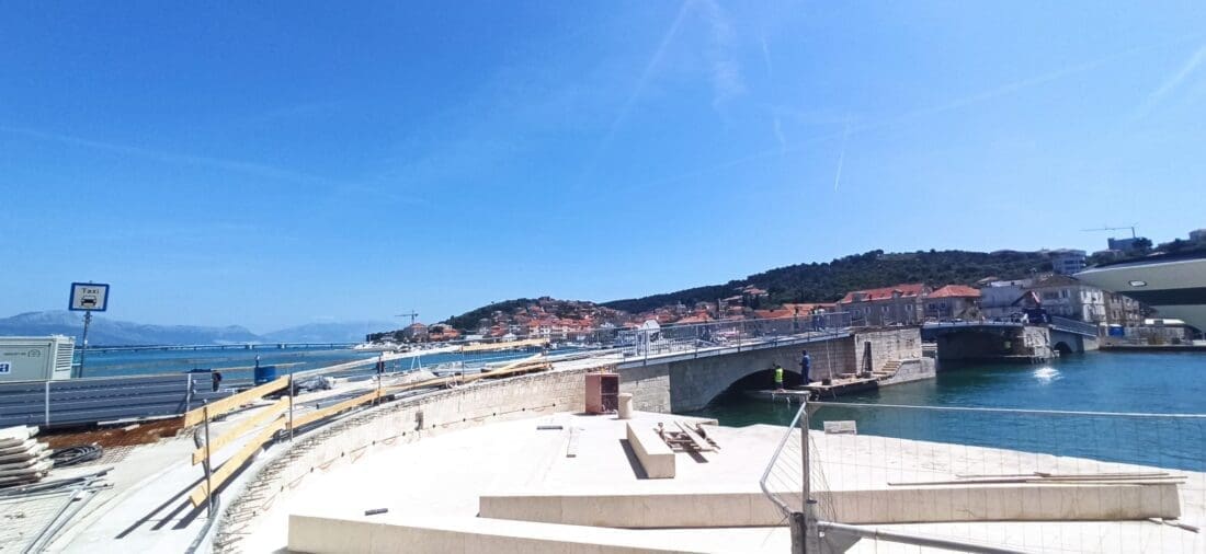 VIJEST KOJA JE UZNEMIRILA TROGIRANE Novi most koji povezuje Čiovo tone? Iz HC-a sve demantiraju: "Oba mosta će biti u uporabi i most ne tone"