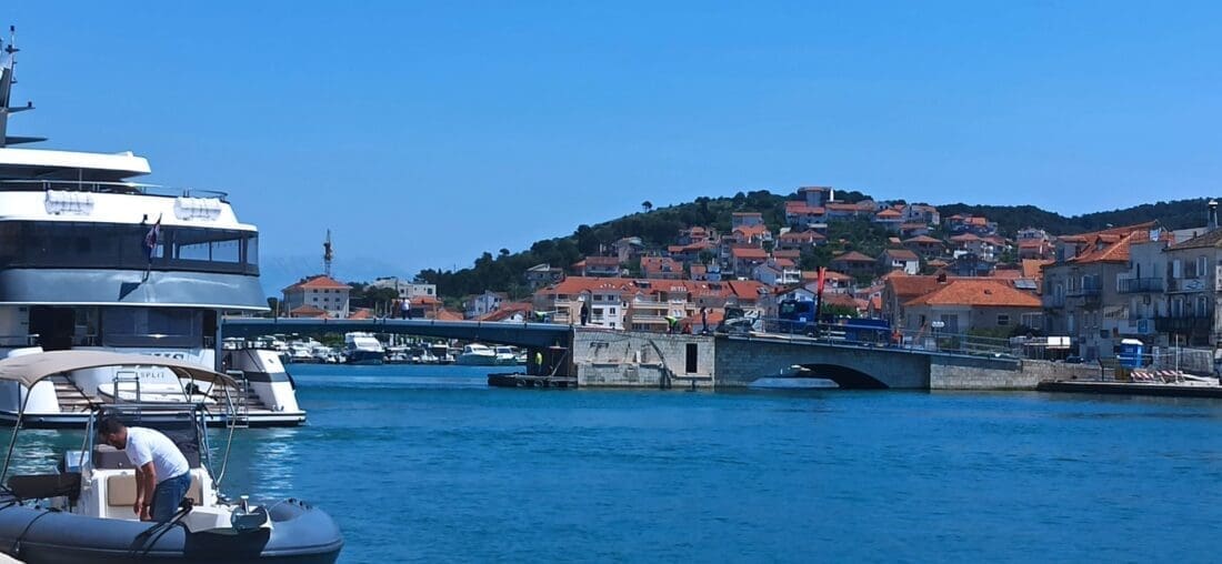 LOŠE VIJESTI ZA TROGIRANE Sanacija starog pokretnog mosta za Čiovo neplanirano se odužila, doznali smo kad će radovi završiti