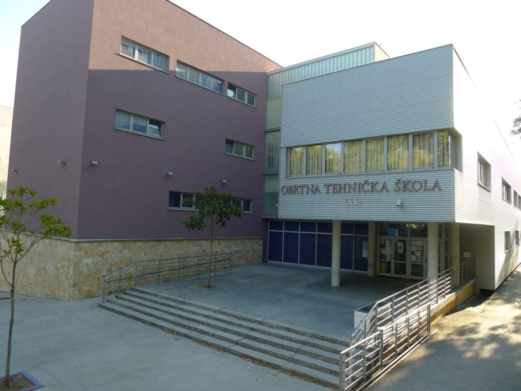 DANI OTVORENIH VRATA U OBRTNO TEHNIČKOJ ŠKOLI SPLIT Dođi u Obrtno tehničku školu u Split i osvoji pametni sat