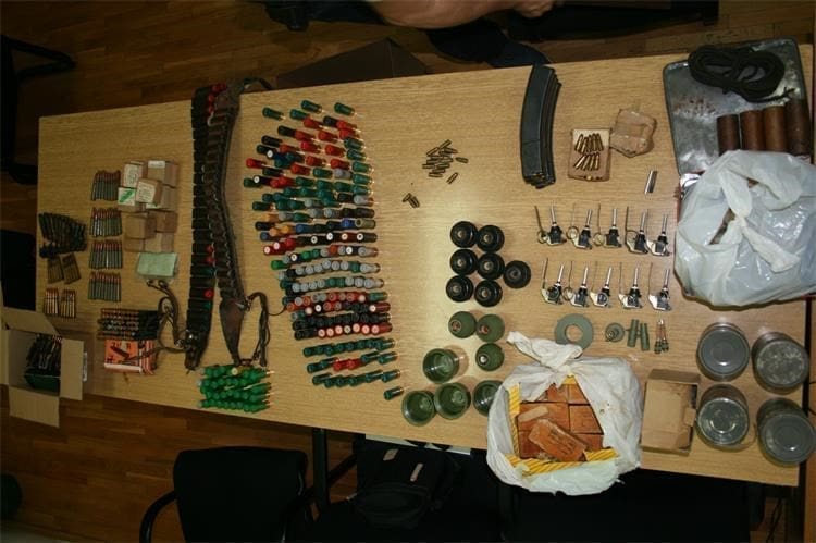 POLICIJSKA AKCIJA U DALMACIJI Kod 59-godišnjeg muškarca pronašli arsenal oružja i eksplozivne tvari