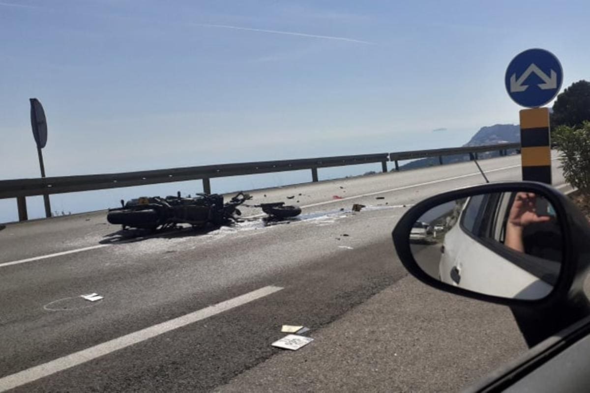 TRI PROMETNE NA DALMATINSKIM CESTAMA Ozlijeđen je motociklist, prevezen je u KBC