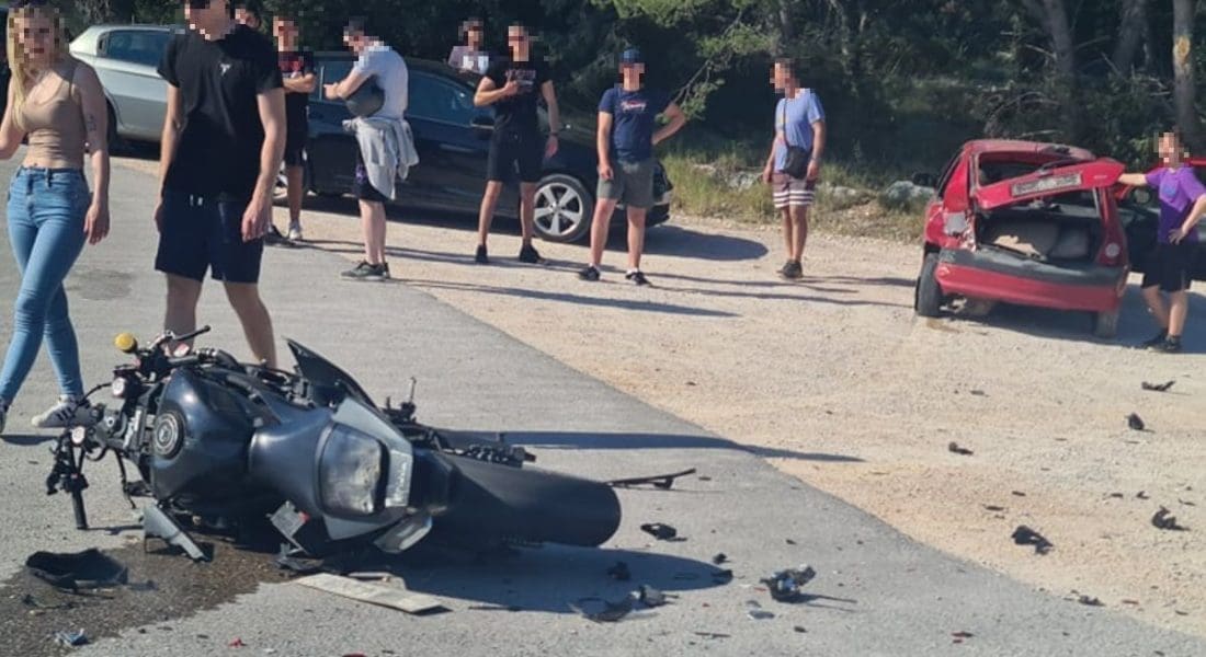 TEŠKA PROMETNA NESREĆA U DALMACIJI Motociklist se bori za život nakon sudara s automobilom