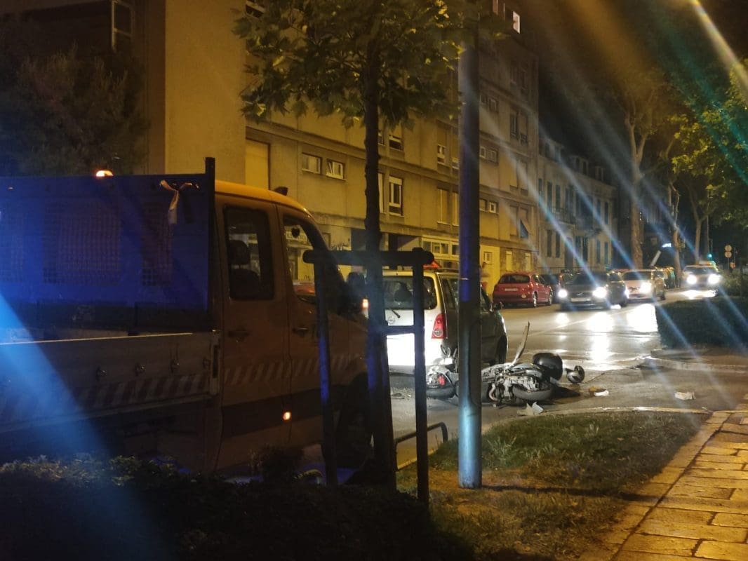 MOTOCIKL ZAVRŠIO NA PODU Prometna u centru Splita, policija obavlja očevid