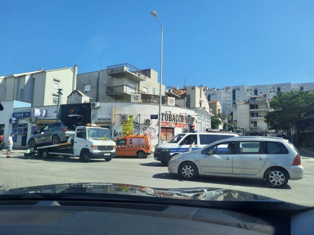 SKRŠILI SE U VELEBITSKOJ Sudarila se dva automobila na križanju